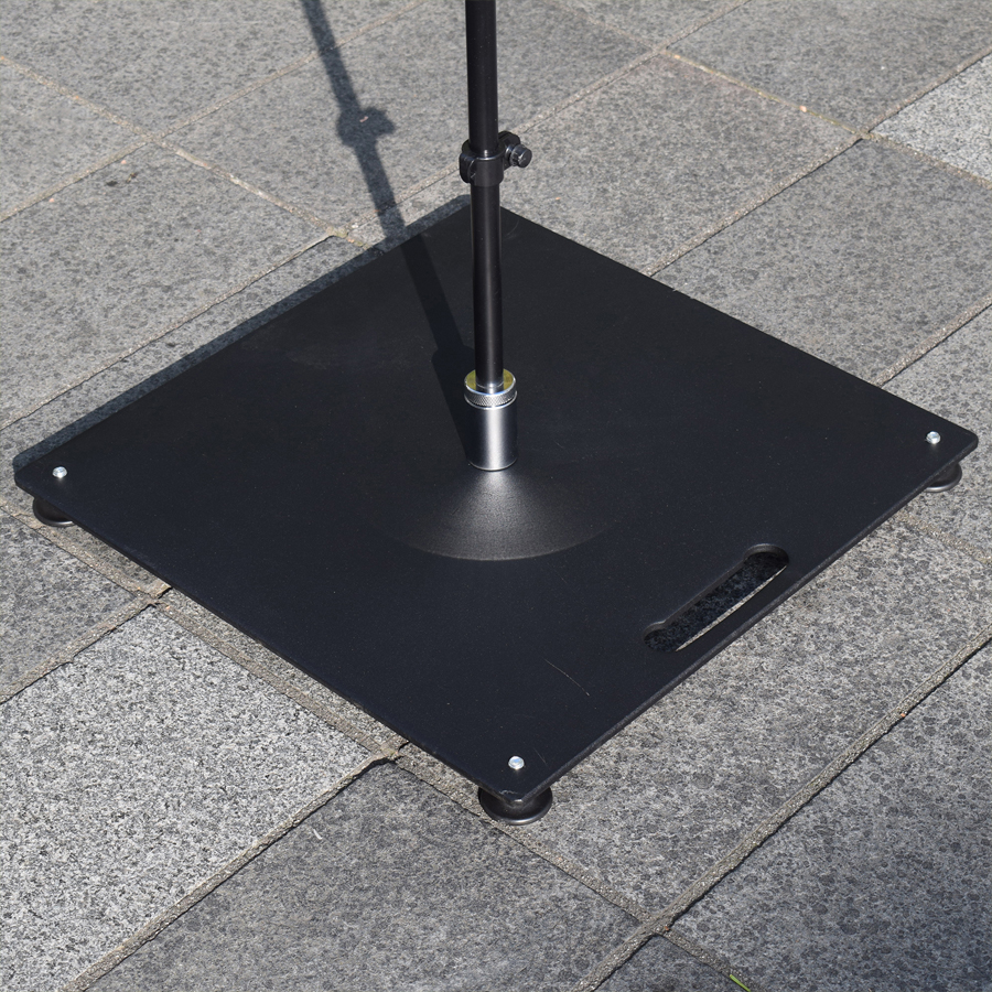 Heavy metal baseplate for aluminium poles