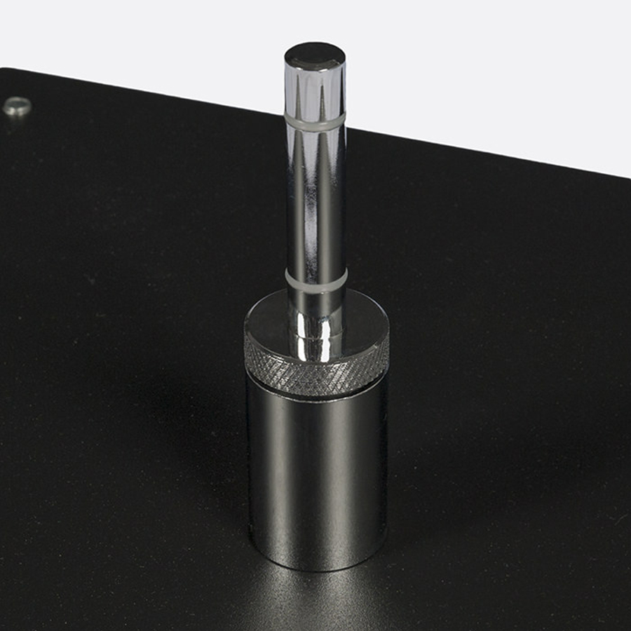 Heavy metal baseplate for aluminium poles