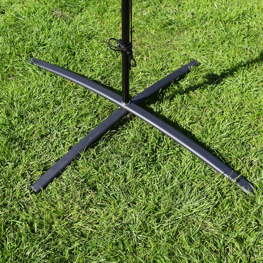 Light cross base for aluminium poles